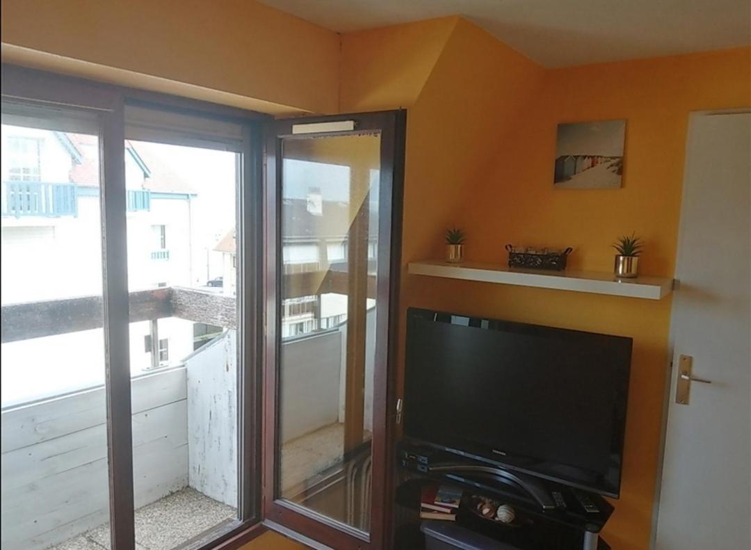 Appartement à 50 m de la plage avec WIFI et Netflix Villers-sur-Mer Esterno foto